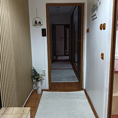 La Montzi For4 *