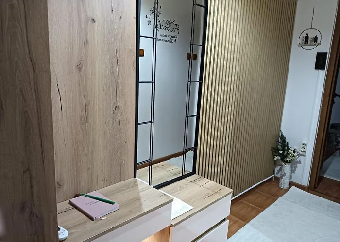 La Montzi For4 크라이오바